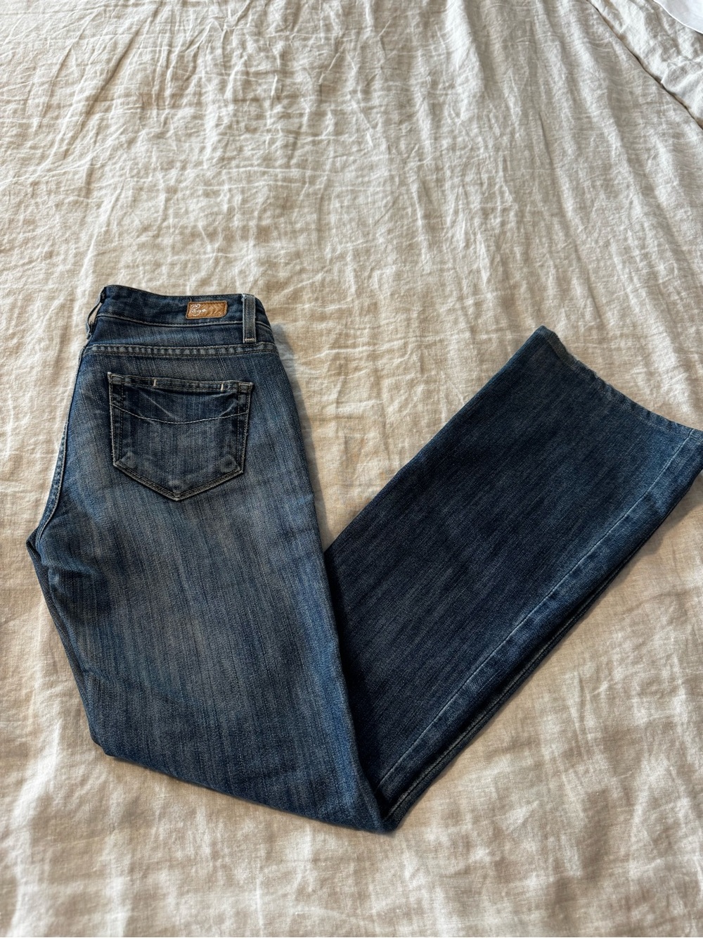 Paige premium denim Hollywood hills blue bootcut jeans lowrise 26 Petite $199